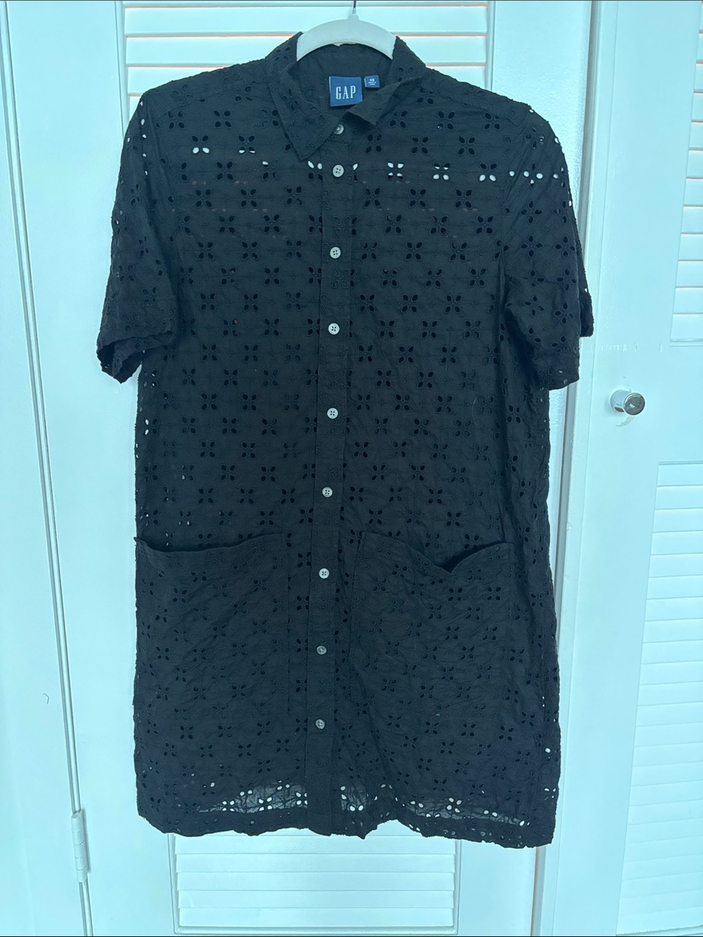 GAP Women’s Black Eyelet Short-Sleeve Button-Up Dress